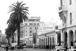 Image du Maroc Professionnelle de  Le boulevard Mohammed V (ex la gare). A droite le marché central de Casablanca figé depuis les années 30, il dispose de 3 entrées faisant face  Dimanche 11 Février 2007. (Photo / Abdeljalil Bounhar) 